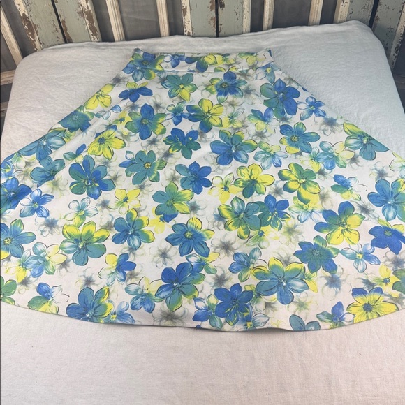 One of a Kind Vintage Floral Print Women's Skirt - Picture 7 of 10